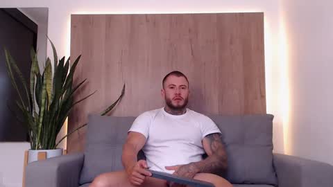 Snapshot of lianjones9 chatting on January 2025 03:23:02 PM lianjones9 online show from January 2025 03:23:02 PM