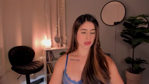 Lia online show from October 2025 12:49:02 PM