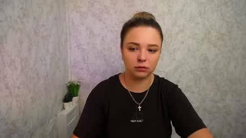 Snapshot of liaralime_ chatting on June 2026 07:42:01 AM Liara online show from June 2026 07:42:01 AM