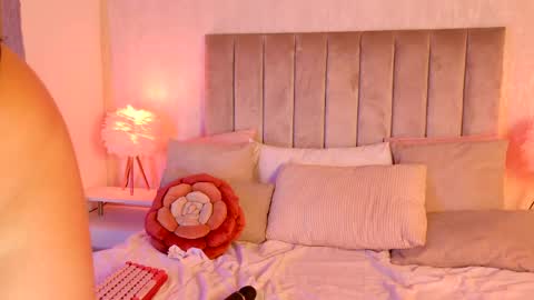 Liora online show from May 2026 09:43:01 PM