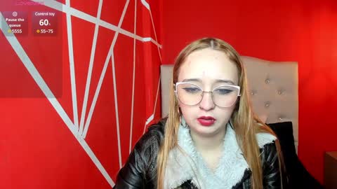 Snapshot of liaroberts1 chatting on December 2024 11:33:02 AM Lia Roberts online show from December 2024 11:33:02 AM