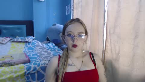 Snapshot of liaroberts1 chatting on January 2025 12:07:02 PM Lia Roberts online show from January 2025 12:07:02 PM