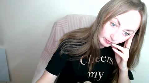 Lia online show from May 2026 12:35:02 PM