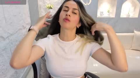 Snapshot of liat_white_tx chatting on October 2025 01:41:02 PM Online 800 to 1400 online show from October 2025 01:41:02 PM