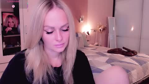 Snapshot of libby_nora chatting on October 2025 09:18:01 AM Libby online show from October 2025 09:18:01 AM