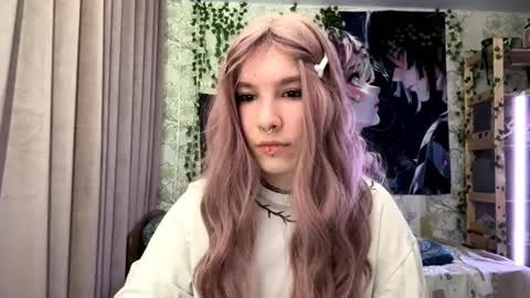 Lola online show from September 2025 07:19:02 PM