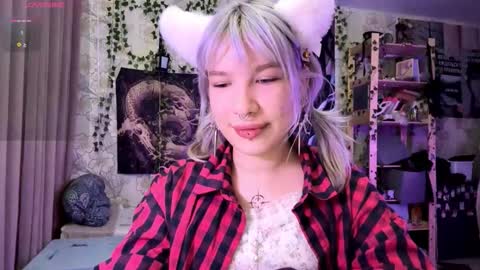 Lola online show from October 2025 09:01:01 PM