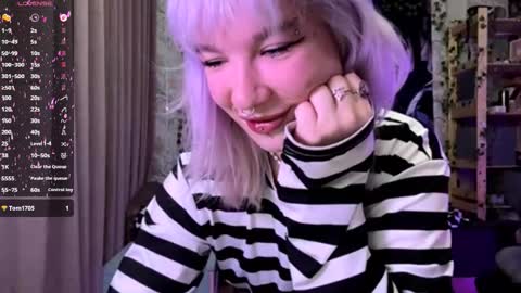 Lola online show from October 2025 07:35:02 PM