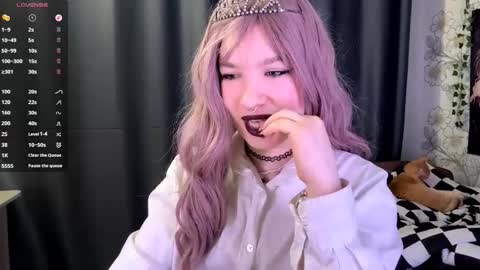 Lola online show from October 2025 08:52:01 PM