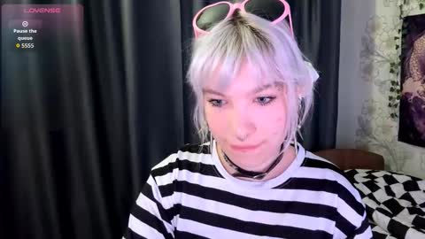 Lola online show from October 2025 06:12:01 PM