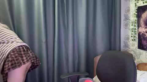 Lola online show from November 2025 07:05:01 PM