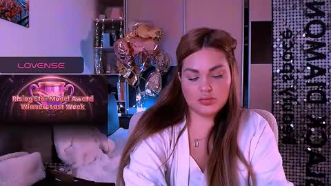 libra_mia online show from November 2025 12:15:02 PM