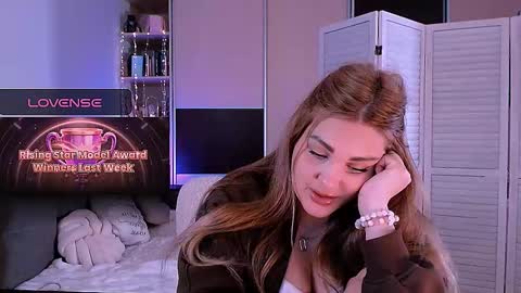 libra_mia online show from December 2025 05:21:01 PM