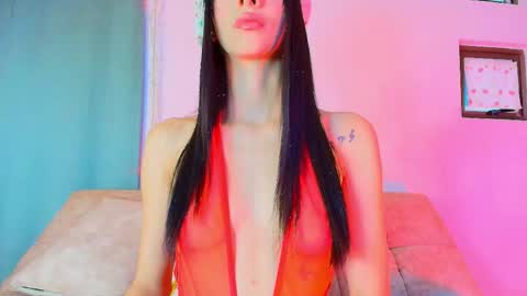 Valentina Hall online show from December 2025 11:39:02 AM