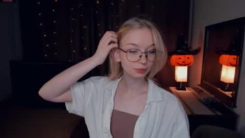 Snapshot of lidiaklemencic chatting on October 2025 07:37:02 PM Ann online show from October 2025 07:37:02 PM