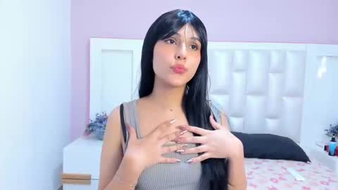 Snapshot of liia_collins chatting on May 2026 05:40:02 PM Lia online show from May 2026 05:40:02 PM