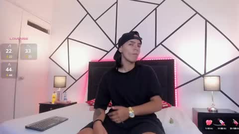 liiam_smith_ online show from February 2025 12:43:02 PM