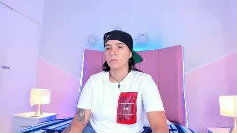 liiam_smith_ online show from September 2025 01:05:01 PM