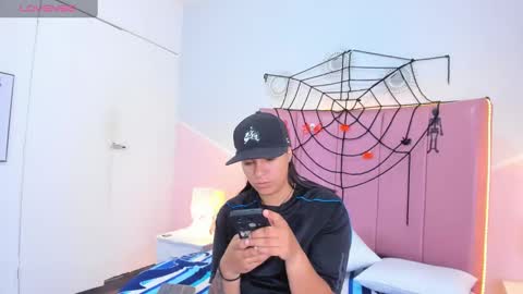 liiam_smith_ online show from October 2025 12:52:02 PM