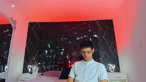 L I I A M online show from September 2025 05:03:01 PM