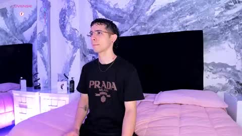 L I I A M online show from March 2026 07:09:01 PM