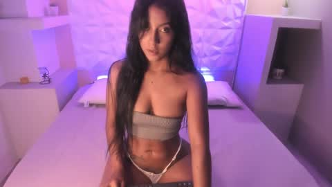 Snapshot of liizjones chatting on February 2025 08:40:01 PM LiizJones online show from February 2025 08:40:01 PM
