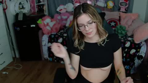 Snapshot of lil__bunny2005 chatting on February 2025 06:25:02 AM Lil Bunny online show from February 2025 06:25:02 AM
