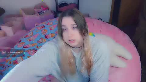 Snapshot of lil_alison_heart chatting on February 2025 02:43:01 PM Lil Alison Heart online show from February 2025 02:43:01 PM