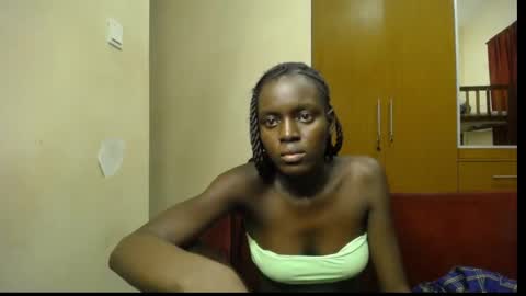 Snapshot of lil_doll_melanin chatting on May 2026 09:00:02 PM Uni online show from May 2026 09:00:02 PM