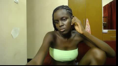 Snapshot of lil_doll_melanin chatting on May 2026 01:56:01 AM Uni online show from May 2026 01:56:01 AM