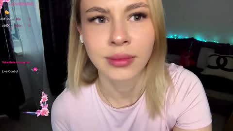 Elisa  online show from October 2025 09:29:02 AM