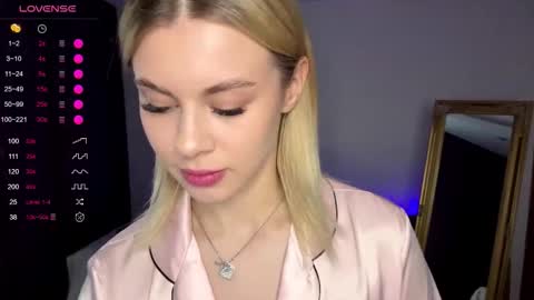 Elisa  online show from October 2025 09:42:01 AM