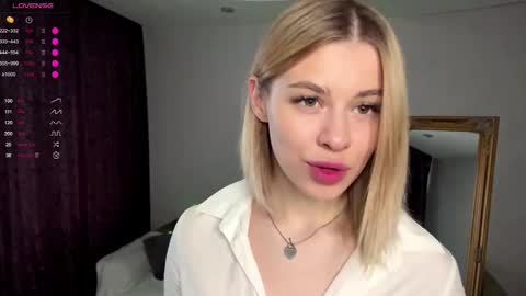 Elisa  online show from October 2025 07:11:01 AM