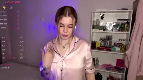 Elisa  online show from November 2025 09:10:01 AM