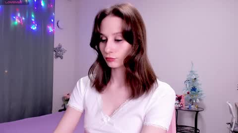 Snapshot of lil_ember chatting on December 2024 12:32:02 AM Little Amber Guys please if its not difficult for you give it a thumbs up online show from December 2024 12:32:02 AM