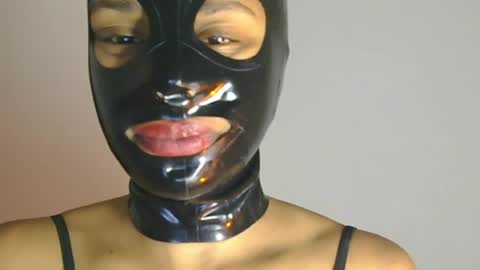 Snapshot of lil_ith chatting on May 2026 02:41:01 AM Lilith online show from May 2026 02:41:01 AM