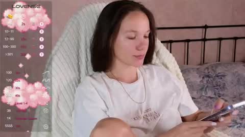 Snapshot of lil_luna_x chatting on June 2026 06:32:02 PM little moon online show from June 2026 06:32:02 PM