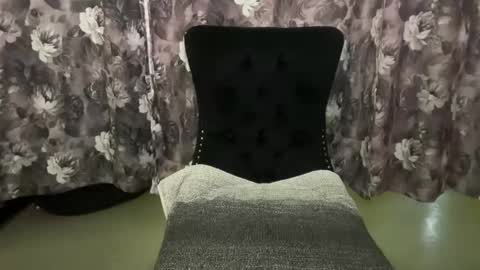 MOMMA LUV online show from November 2025 02:46:02 AM