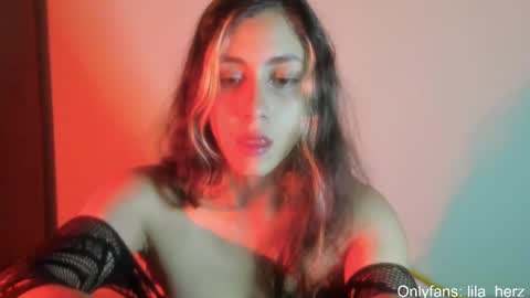 Snapshot of lila_herz chatting on February 2025 07:06:02 AM Ren online show from February 2025 07:06:02 AM