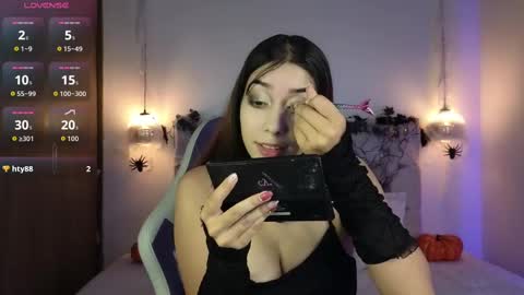 lila_min online show from October 2025 02:37:01 PM