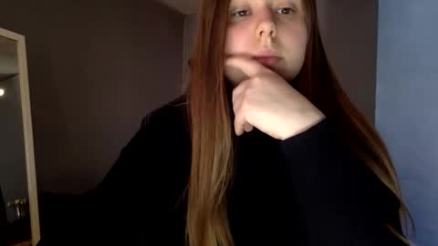 Snapshot of lilae37yis chatting on September 2025 09:46:02 AM Lily online show from September 2025 09:46:02 AM