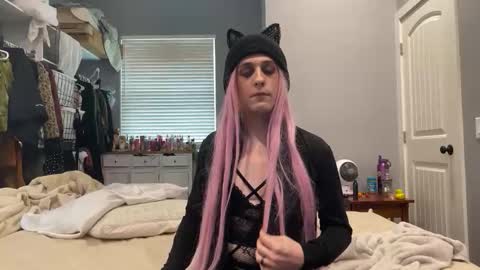 Kristin online show from November 2025 08:47:01 PM