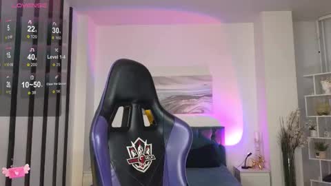 Snapshot of lilcatalia chatting on November 2025 10:04:02 AM Hi im Yuki online show from November 2025 10:04:02 AM