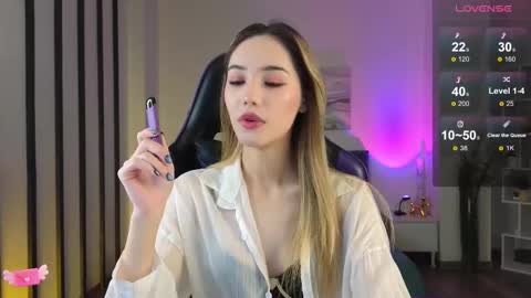 Snapshot of lilcatalia chatting on November 2025 10:03:01 AM Hi im Yuki online show from November 2025 10:03:01 AM