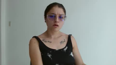 Snapshot of lilcoralinne_0 chatting on April 2026 03:24:01 PM Valeri Villalobos IG villa lobosvaleri online show from April 2026 03:24:01 PM