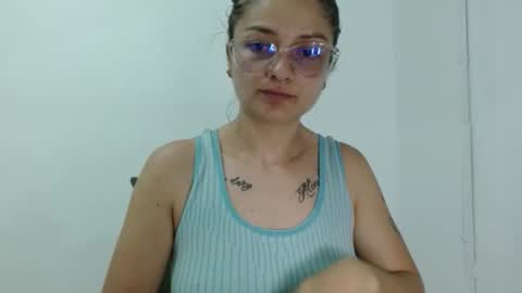 Snapshot of lilcoralinne_0 chatting on April 2026 11:24:01 PM Valeri Villalobos IG villa lobosvaleri online show from April 2026 11:24:01 PM