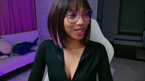 evie online show from February 2025 02:51:02 AM