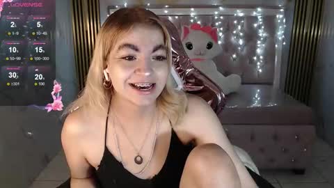 Snapshot of lili_conor_s chatting on October 2025 04:18:02 AM Lili online show from October 2025 04:18:02 AM