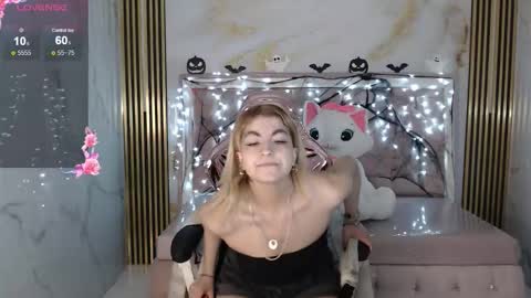 Snapshot of lili_conor_s chatting on October 2025 04:12:01 AM Lili online show from October 2025 04:12:01 AM