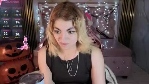 Snapshot of lili_conor_s chatting on October 2025 04:37:01 AM Lili online show from October 2025 04:37:01 AM